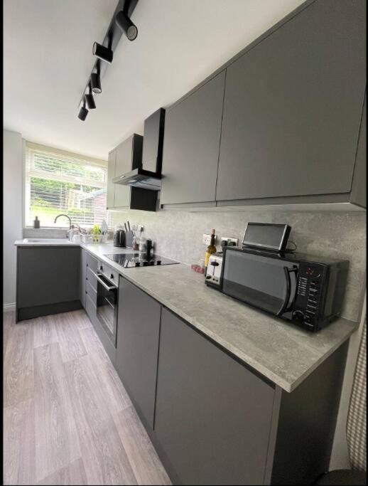 Modern 3 Bedroom Home, Close To City Centre And Peak District Heeley Exterior photo